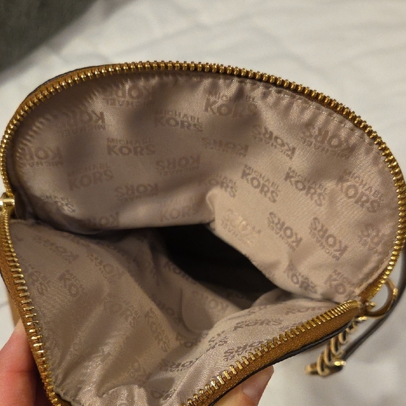 Michael Kors Tan and Cream Crossbody Bag - Picture 5 of 7